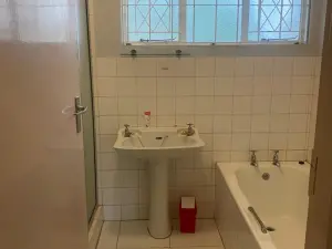 4 Bedroom House to Rent in Alexandra Park