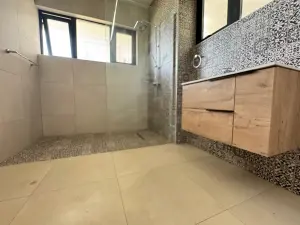 Flat/Apartment to Rent in Borrowdale West