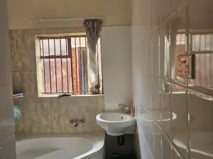 4 Bedroom House to Rent in Gletwin Park