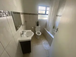 Townhouse/Cluster to Rent in Newlands