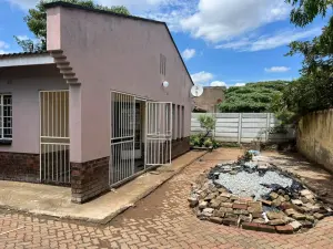 2 Bedroom House to Rent in Monavale