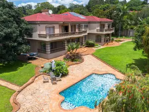 6 Bedroom House to Rent in Borrowdale