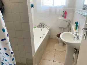 2 Bedroom Cottage/Garden Flat to Rent in Avondale West