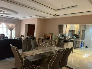 3 Bedroom House to Rent in Mount Pleasant Heights