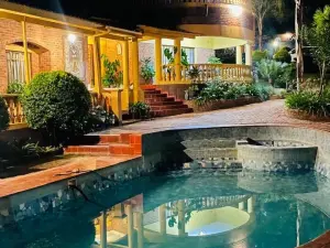 9 Bedroom House to Rent in Greystone Park