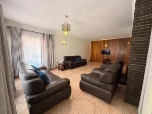 6 Bedroom House to Rent in Chisipite