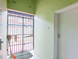 Retail/Shop to Rent in Monavale