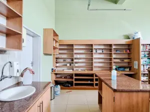 Retail/Shop to Rent in Monavale