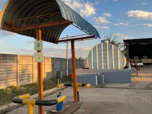 Commercial Stand to Rent in Waterfalls