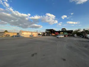 Commercial Stand to Rent in Waterfalls