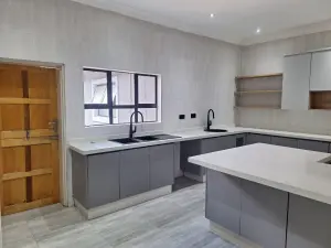 4 Bedroom House to Rent in Greendale North