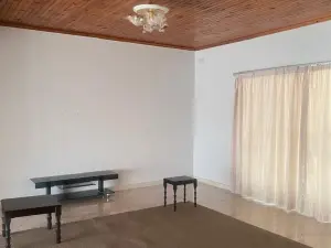 5 Bedroom House to Rent in Bluff Hill