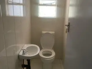 5 Bedroom House to Rent in Bluff Hill