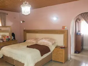 4 Bedroom House to Rent in Mount Pleasant