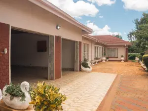 4 Bedroom House to Rent in Mount Pleasant