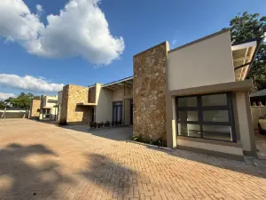 Townhouse/Cluster to Rent in Pomona