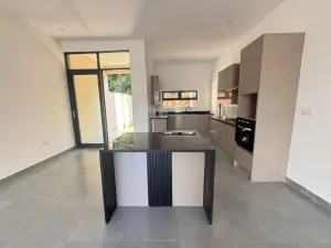 Townhouse/Cluster to Rent in Pomona