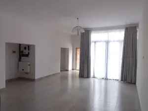 Townhouse/Cluster to Rent in Pomona