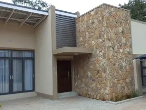 Townhouse/Cluster to Rent in Pomona