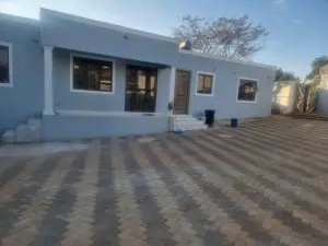 Townhouse/Cluster to Rent in Bluff Hill