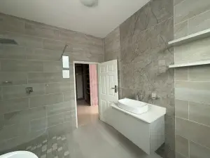 4 Bedroom House to Rent in Arlington