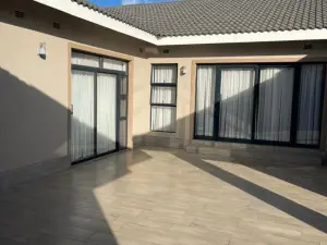 5 Bedroom House to Rent in Pomona