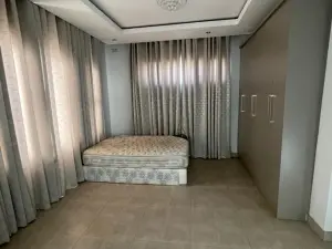 5 Bedroom House to Rent in Pomona