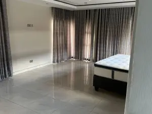 5 Bedroom House to Rent in Pomona
