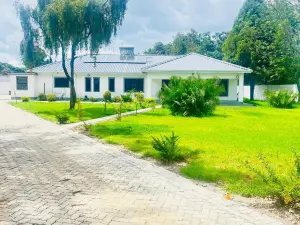 7 Bedroom House to Rent in Highlands