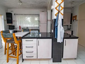 5 Bedroom House to Rent in Mandara