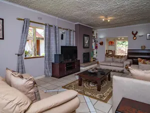 5 Bedroom House to Rent in Mandara