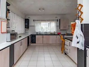 5 Bedroom House to Rent in Mandara