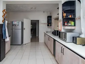 5 Bedroom House to Rent in Mandara