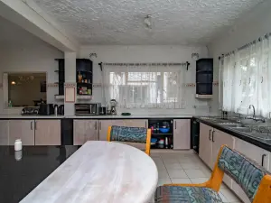 5 Bedroom House to Rent in Mandara