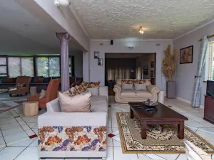 5 Bedroom House to Rent in Mandara