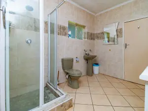 5 Bedroom House to Rent in Mandara