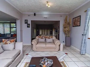 5 Bedroom House to Rent in Mandara