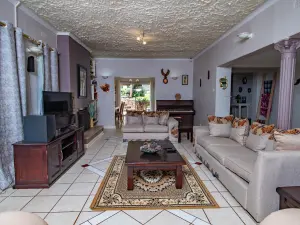 5 Bedroom House to Rent in Mandara