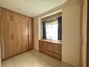 5 Bedroom House to Rent in Arlington