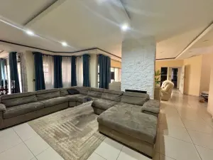 5 Bedroom House to Rent in Arlington