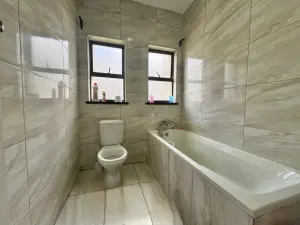 5 Bedroom House to Rent in Arlington