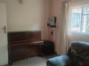 4 Bedroom House to Rent in Greystone Park
