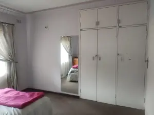 4 Bedroom House to Rent in Greystone Park