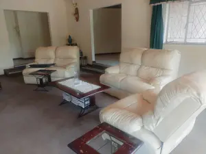 4 Bedroom House to Rent in Greystone Park