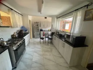 4 Bedroom House to Rent in Emerald Hill