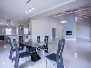 4 Bedroom House to Rent in Arlington