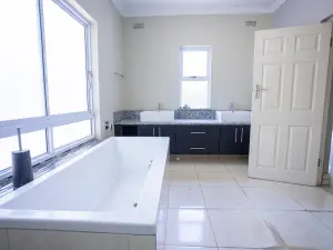 4 Bedroom House to Rent in Arlington