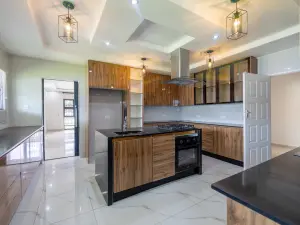 4 Bedroom House to Rent in Mount Pleasant Heights