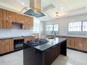 4 Bedroom House to Rent in Mount Pleasant Heights