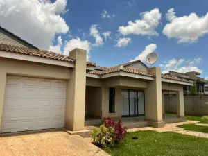 4 Bedroom House to Rent in Sandton Park